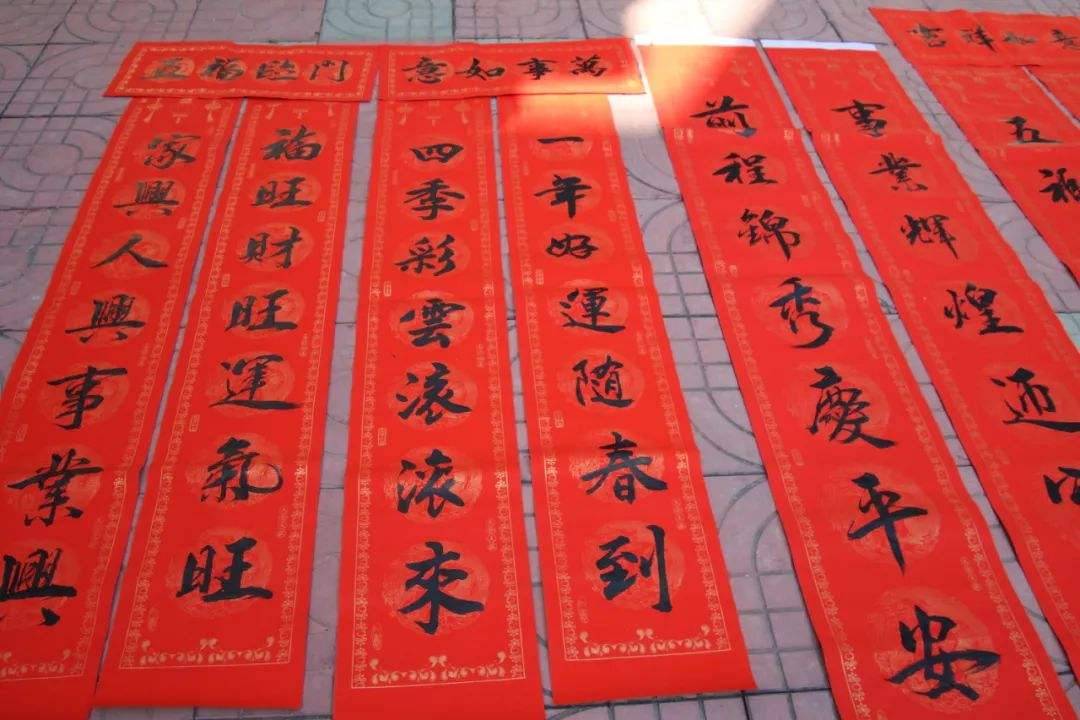 使用标准光源箱检测春联的颜色，有哪些优点？